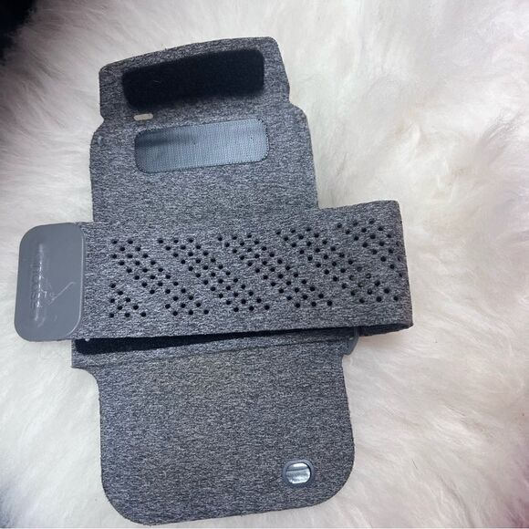 Incase iPhone Running Arm Band - Used a Few Times - Excellent Condition - Picture 2 of 4